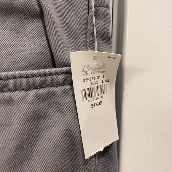 Old Navy Men’s Light Grey Straight Pants - Picture 6 of 7